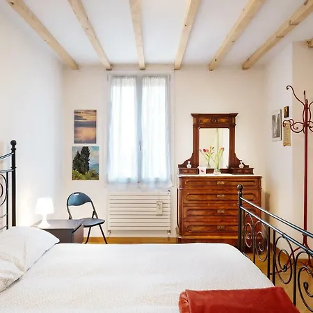 San Lazzaro Palazzone Duplex Flat アパート サン・ラッザロ・ディ・サーヴェナ