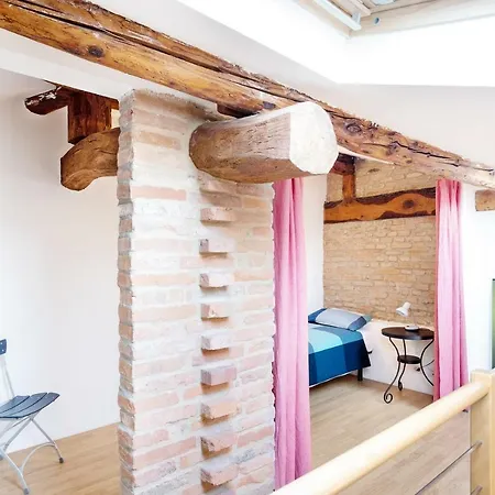 San Lazzaro Palazzone Duplex Flat サン・ラッザロ・ディ・サーヴェナ
