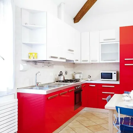 아파트 San Lazzaro Palazzone Duplex Flat 산레자로디사베나